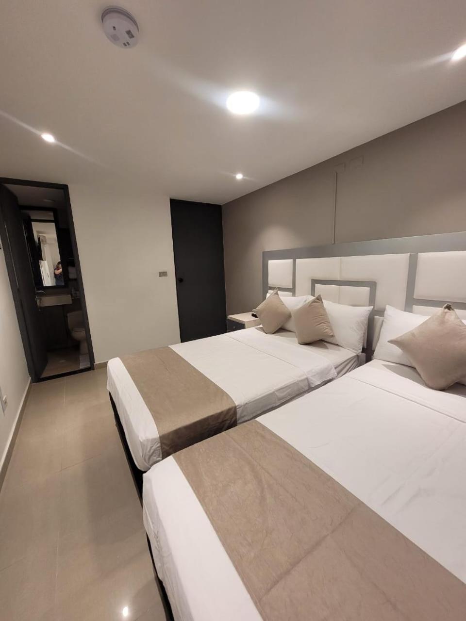 Hotel Med 33 Медельїн Екстер'єр фото